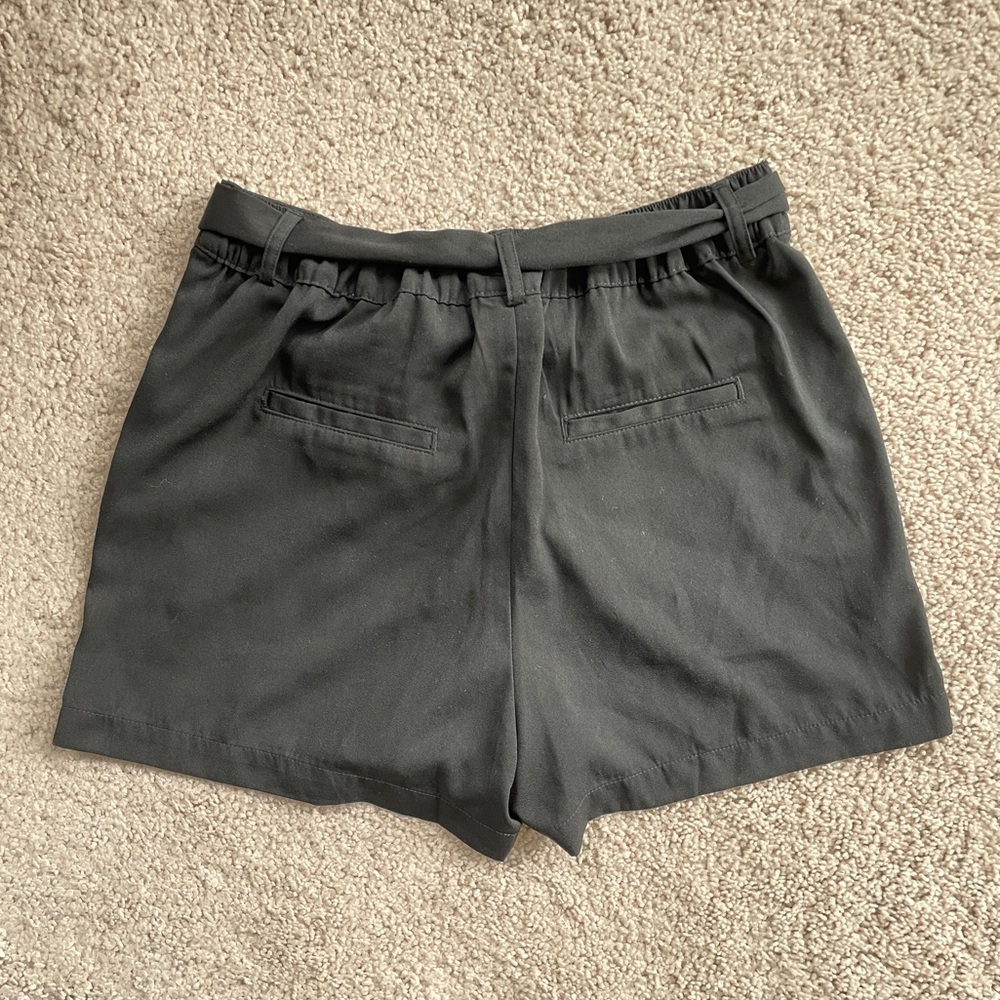 A New Day High Rise 3" Black Flowy Relaxed Bow Shorts with Belt Size Small - Picture 5 of 10